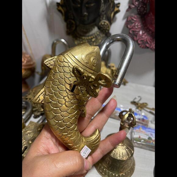 Handcrafted Brass Fish Padlock with Keys - Picture 10 of 12